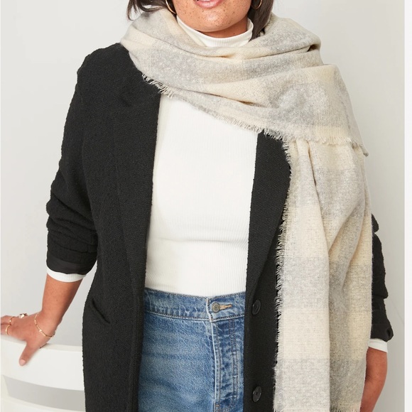 NWT OLD  NAVY Plaid Flannel Scarf Color: Gray Plaid OS - Picture 2 of 2